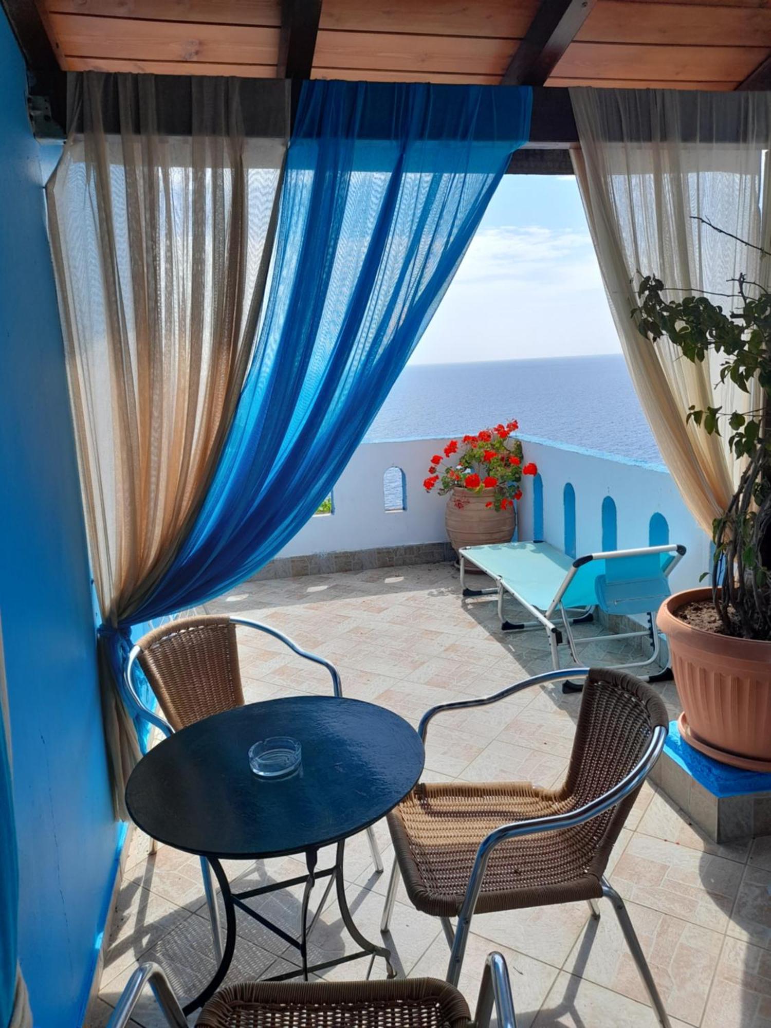 Delfini Aparthotel Akhladheri Exterior photo